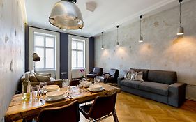 Designer Dream Home In The Absolute Center